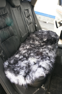 Изображение Накидка натуральная на заднее сиденье белая с черным кончиком 135*45 NG-295