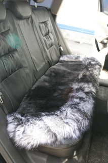 Изображение Накидка натуральная на заднее сиденье стриженая серая середина, черный кончик 135*45 NG-307