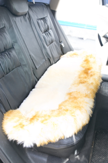 Изображение Накидка натуральная на заднее сиденье стриженая бежевая середина, коричневый кончик 135*45 NG-308